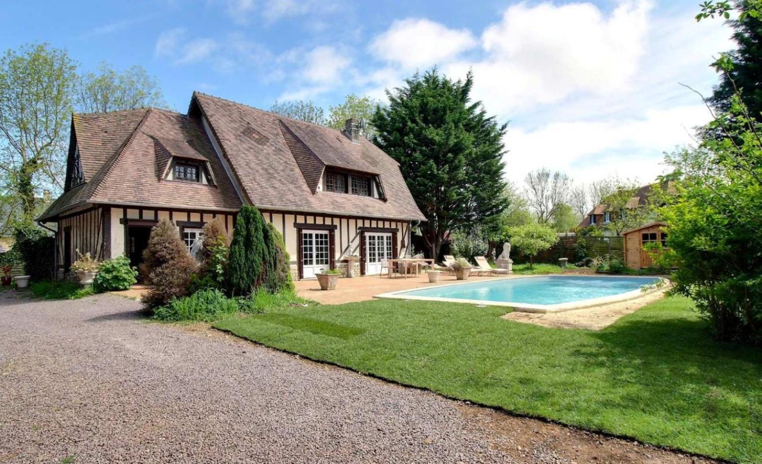 Superbe Maison Normande Avec Piscine A 3 Minutes De La Mer Auberville Eksteriør bilde